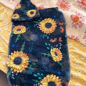 Sunflower baby bundle_ Snugglebee and blanket